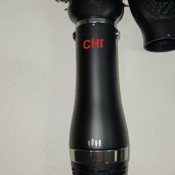 CHI Volumizer 4-in-1 Blowout Brush used - Picture 5 of 5